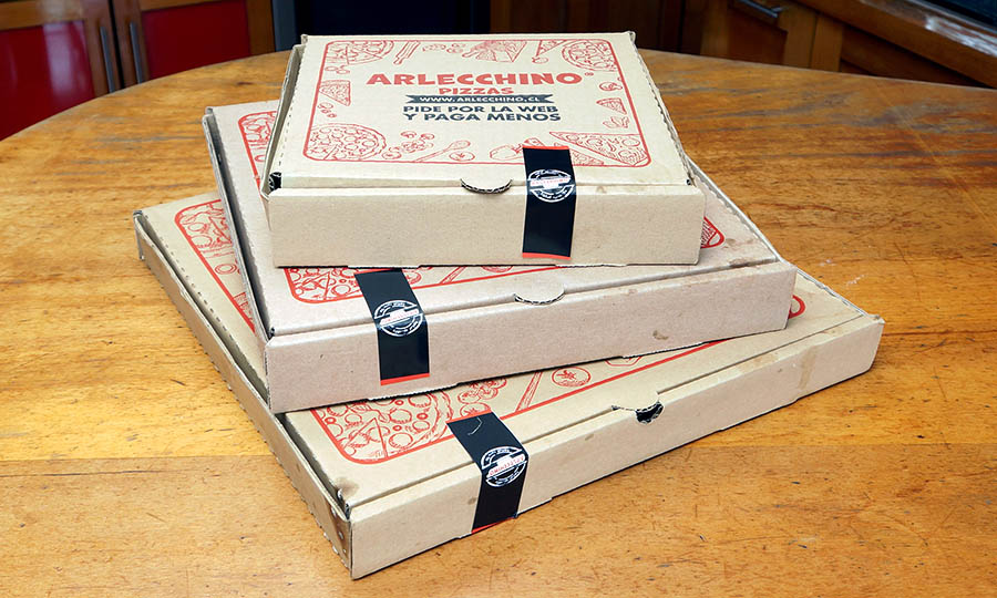 Recepcin del delivery de Arlecchino Pizzas