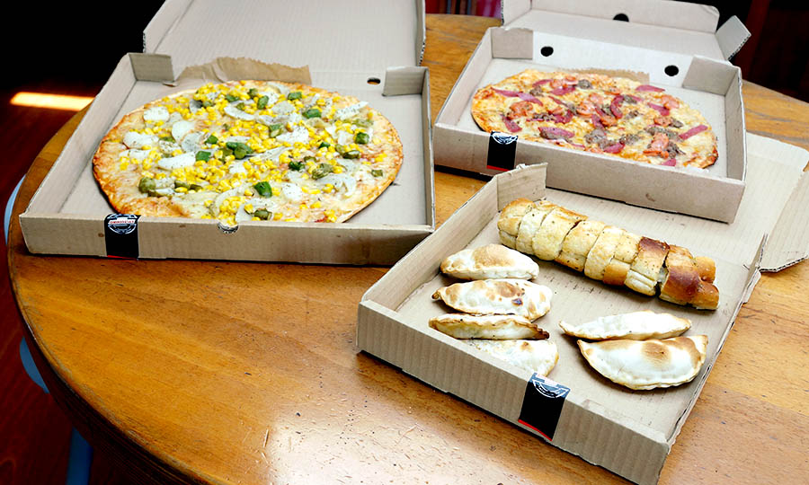 Pizza familiar, mediana, emapanaditas y pan de ajo - Arlecchino Pizzas (Slo Delivery)