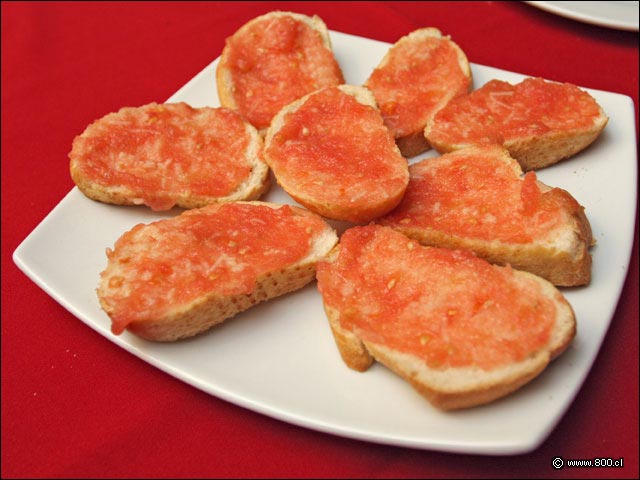 Pantumaca sobre tostadas - La Bodeguilla de Cristbal