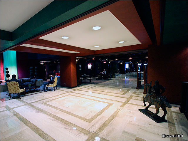 Lobby del hotel Plaza San Francisco donde se encuentra el acceso al restaurante Bristol