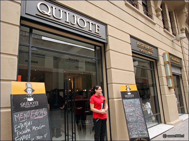 Detalle de la fachada del Restaurante Don Quijote