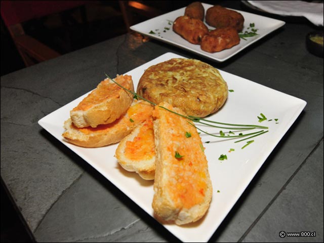 Pan con Tomate y Tortilla de Patatas - Carrer Nou