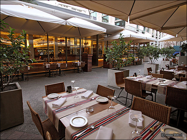Vista del restaurante desde la terraza - Baco Vino y Bistro