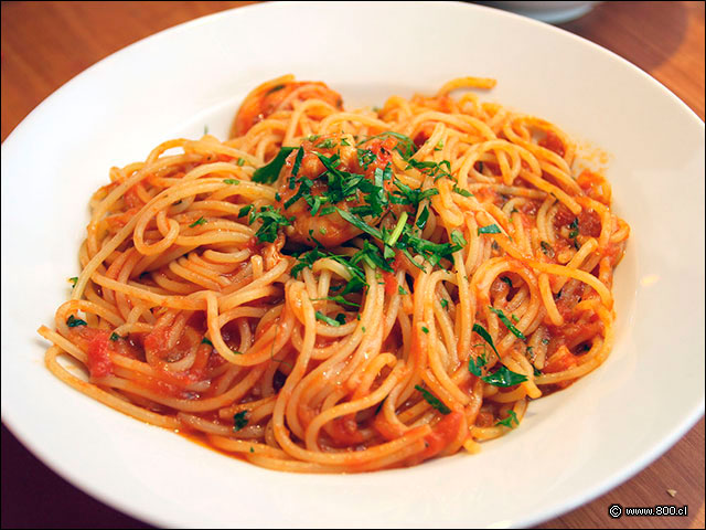 Spaghetti Pomodoro y albhaca - Pastamore