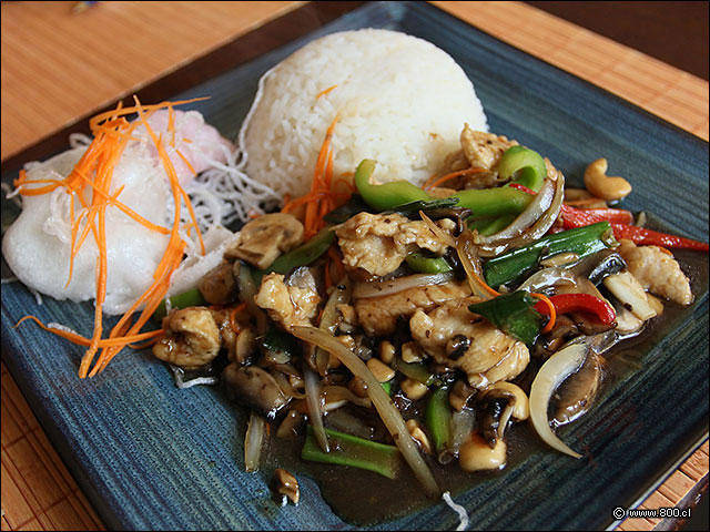 Pollo Gai Pad Med Mamuang - Siam Thai