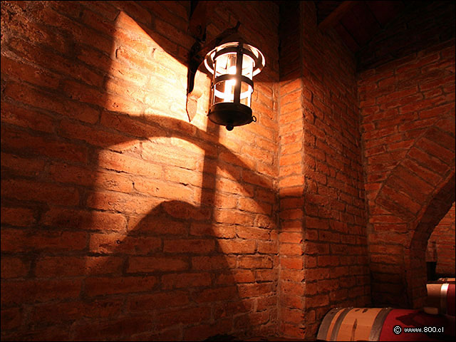 Detalle de una lmpara en los bodegones - Bodega Via Casa Silva (Valle de Colchagua)