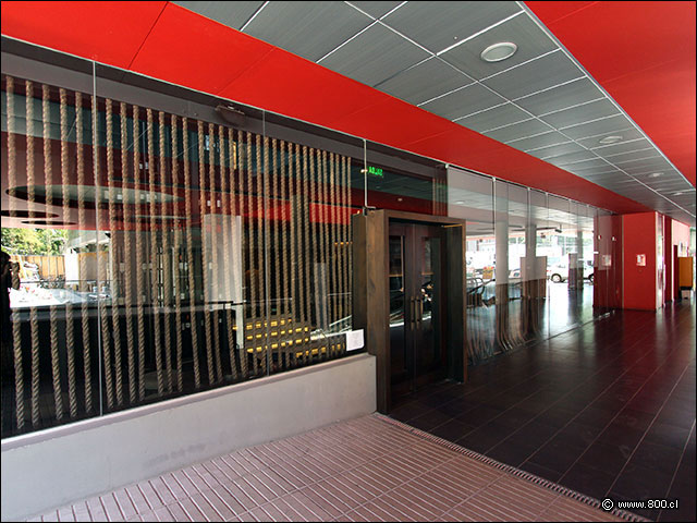 Entrada al restaurante Cocoa de Vitacura desde el StripCenter - Cocoa 2023 - La Dehesa