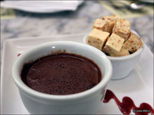 Sopa de chocolate con kulfi casero - Le Flaubert