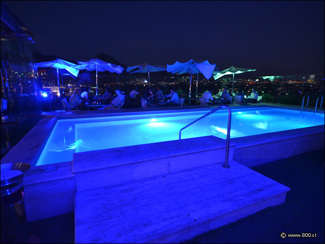 La terraza de Noi por la noche - Tramonto Bar & Terrace