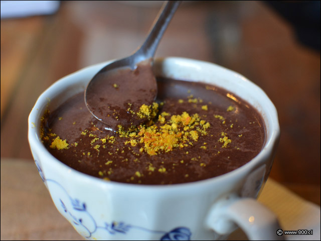 Cremoso e irresistible Chocolate Caliente en Café Barrio Club Social - Caf Barrio Club Social