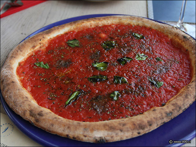 Pizza de Passata de tomate y albahaca - Brunapoli Mall Vivo Los Trapenses