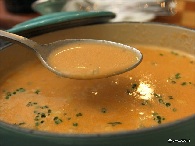 Cremosa e intensa sopa de camarones y mariscos - Caf Med Marriott