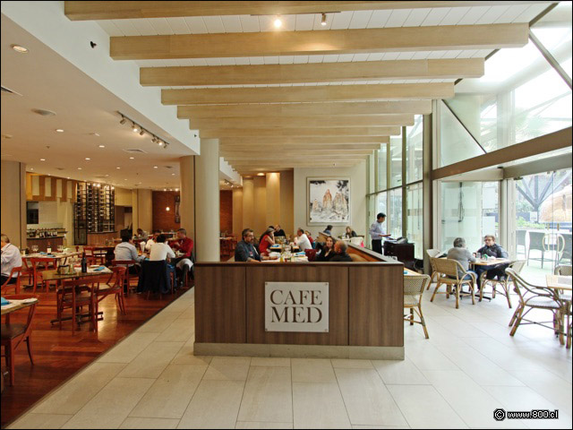 Vista general hacia el interior del restaurante - Caf Med Marriott