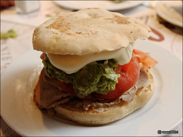 Sandwich de Lomito italiano - Fuente Chilena - Pedro de Valdivia