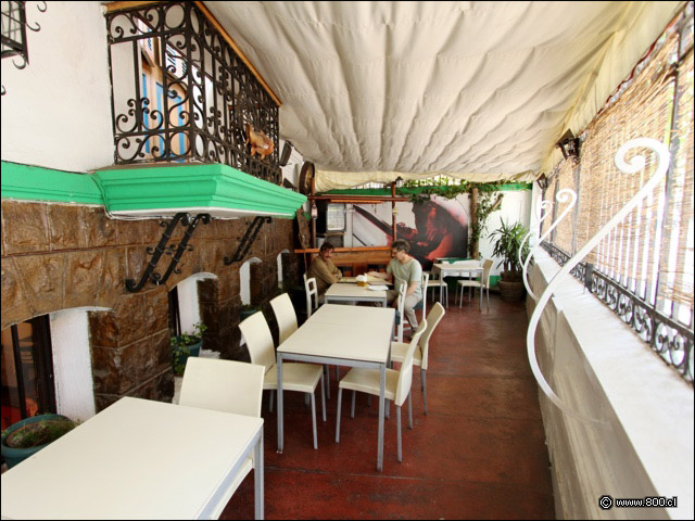 Mesas ubicadas en la terraza - La Bodeguilla de Cristbal
