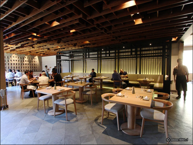 Detalle de las mesas - Osaka Santiago - Hotel Noi