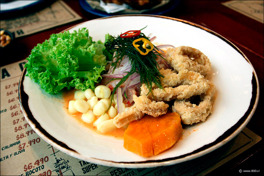 Cebiche Combinado de pescado blanco con calamares fritos y yuyo - Barra Chalaca (Costanera Center)