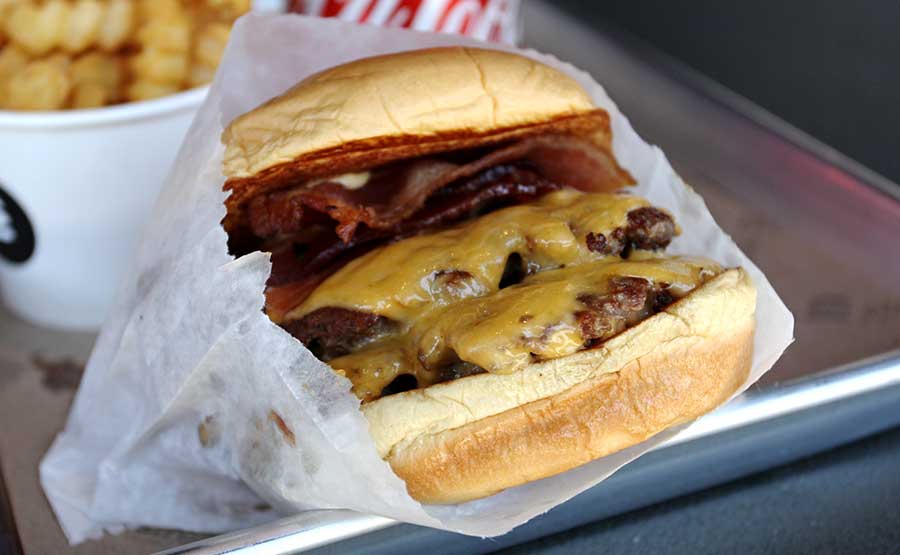 Doble Bacon Burger. - Streat Burger (Parque Arauco)