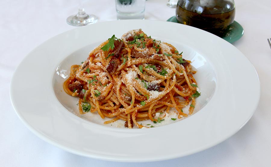 Spaghetti alla Amatriciana  - La Divina Comida