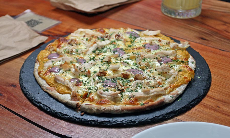 Pizza de Aj de gallina - Terraza Mncora