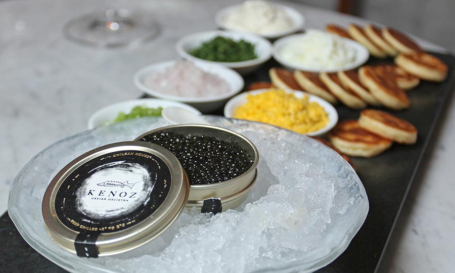 Caviar de Oscietra con blinis y guarniciones