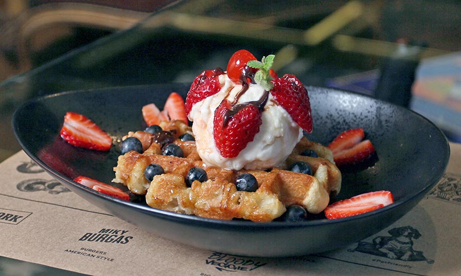 Ice Cream Waffle Desert - D Gang Restaurante