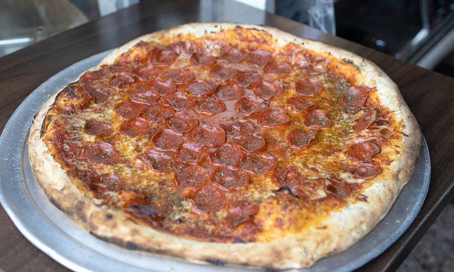 Pizza de Pepperoni entera - Dannys New York Style Pizza