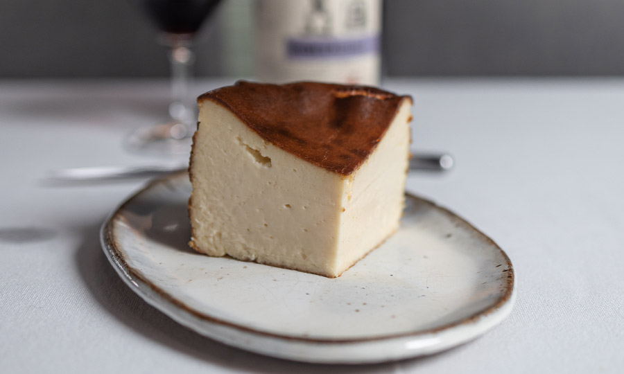 Un cuarto de Torta de queso - La Calma by Fredes