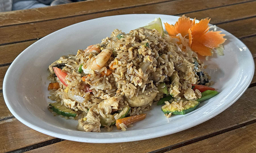 Khao pad arroz thai