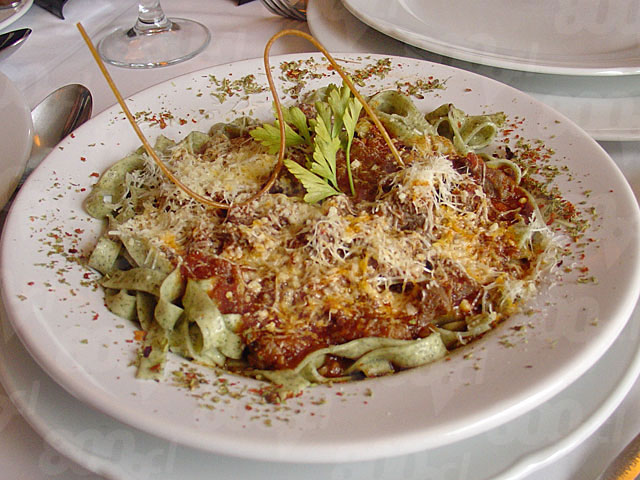 Fetuccini finas hierbas con salsa boloesa - Domenica Pastas
