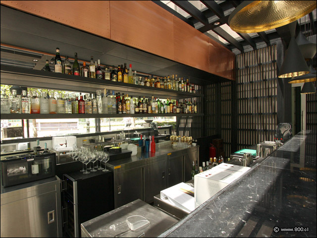 Detalle del bar del restaurante Arola