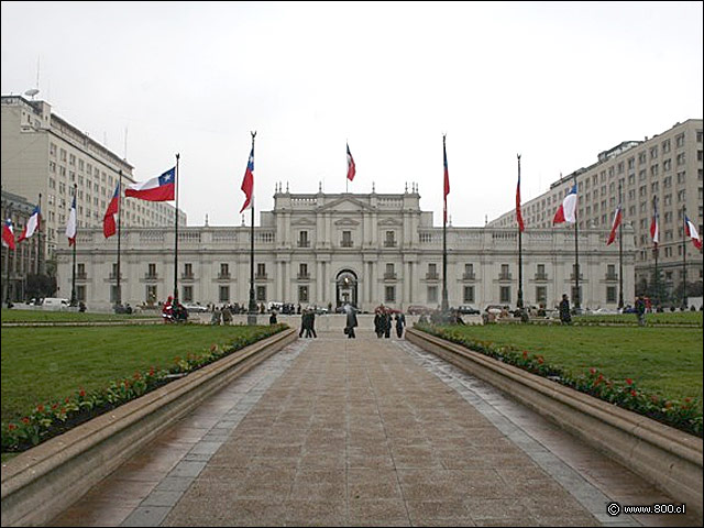 Fachada entrada principal por calle Moneda - Palacio de La Moneda de Chile