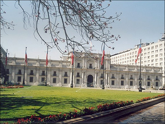 Fachada entrada y parte de Plaza de la Constitucin - Palacio de La Moneda de Chile