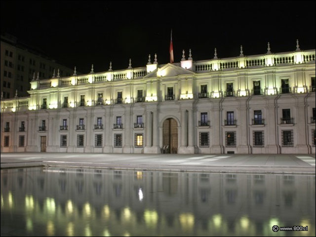 Fachada por Alameda y Plaza de la Ciudadana - Palacio de La Moneda de Chile