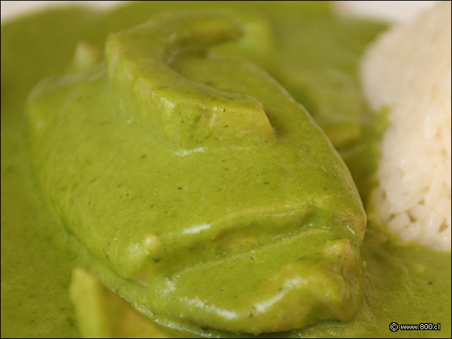 Detalle de Corvina en Salsa de Alcachofas, filete de pescado a la plancha baado en salsa de cilantro y alcachofas acompaado de arroz blanco 2 - El Aj Seco del Inca - Ex El Chaln