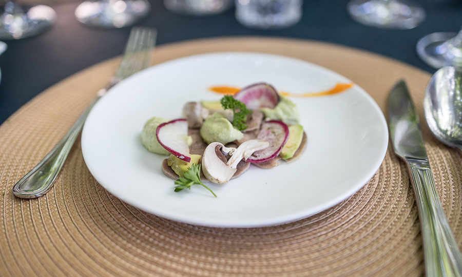 Platos presentados de la propuesta gastronómica del Restaurante de Viña Santa Cruz