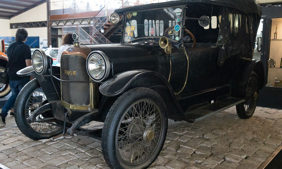 Visita al Museo de autos de la Viña Santa Cruz