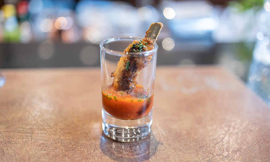 Camarón crocante con pomodoro chili sauce