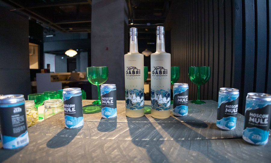 El Gin Gabrí, el Vodka Gabrí de chile y sus enlatados
