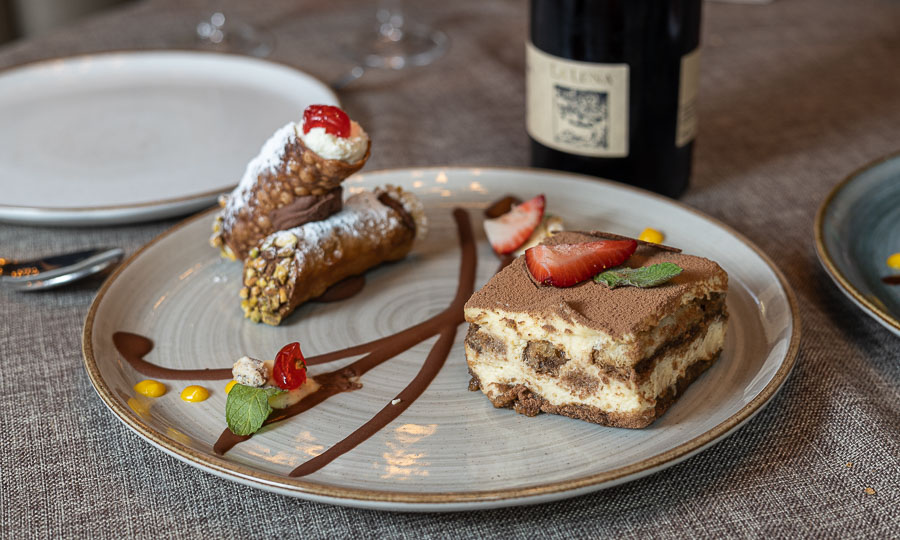 Dessert: Cannoli y Tiramisú