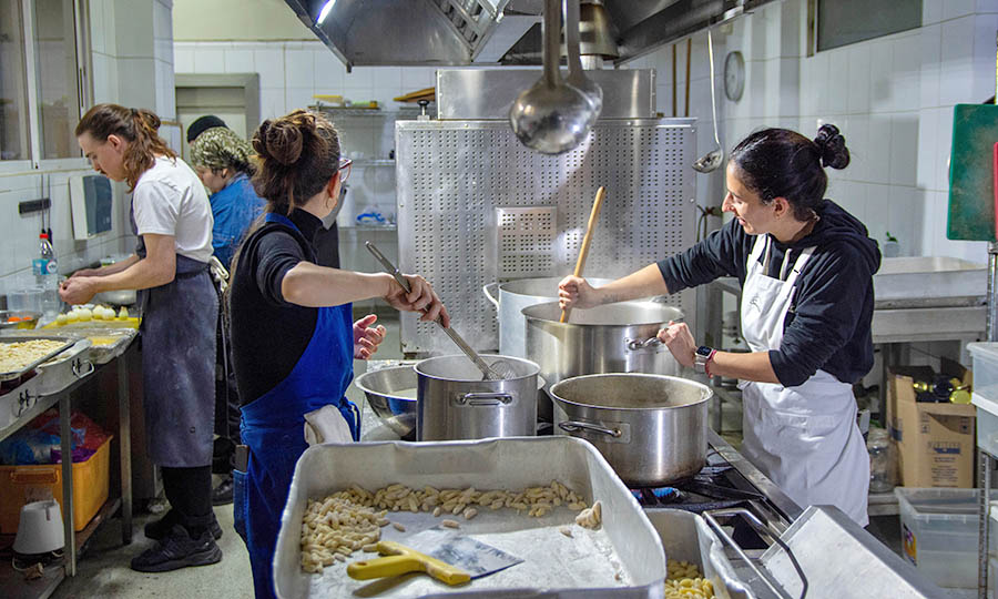 La previa de las cocina para Sociales de la Experiencia Estrellas Michelin en Santiago