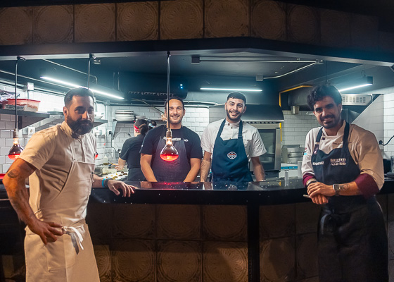 Equipo de cocina de la Cena Internacional