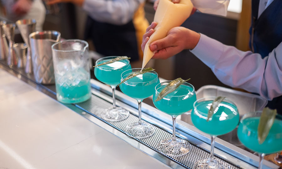 Parte de la coctelería mostrada en el evento
