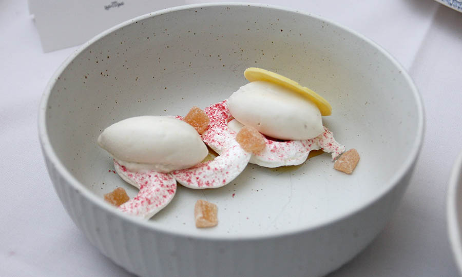 Chirimoya alegre con yogurt