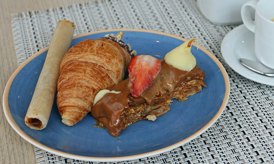 Torta curicana, con croissant y cuchuflí