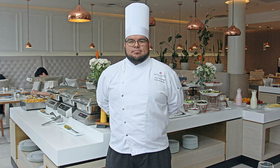 El Chef a cargo Luis Urquiaga