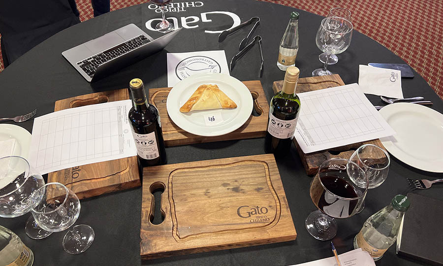 Parte de la empanadas catadas en el concurso del Círculo de Cronistas