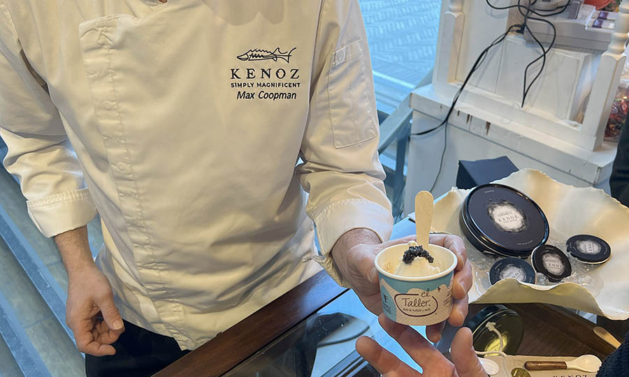 Helado de avellanas con caviar Kenoz