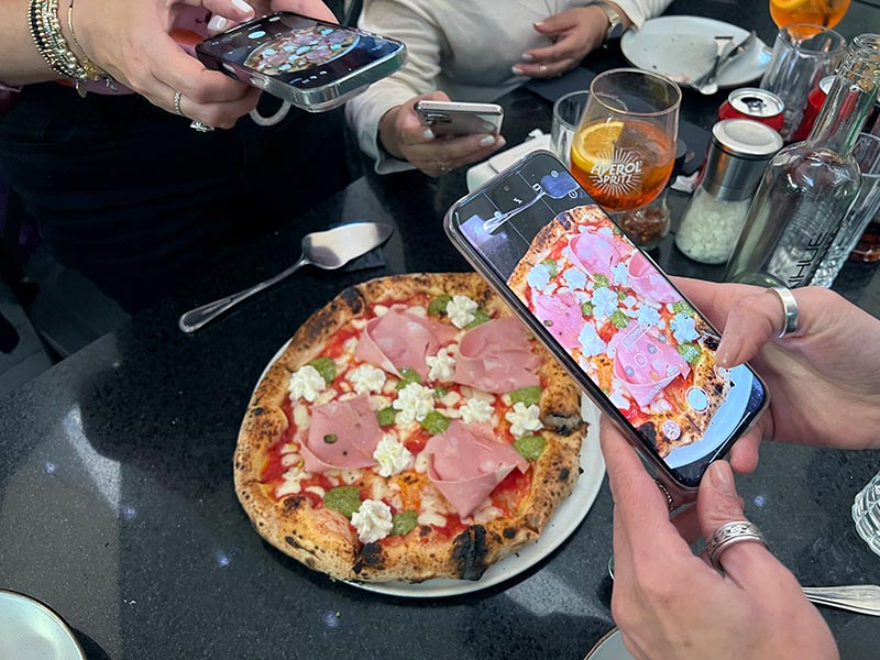 Invitaci�n de prensa para celebrar los 6 a�os de Capri Pizza