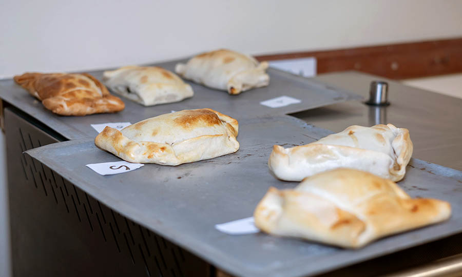 Fotos del proceso de cata a ciegas de empanadas